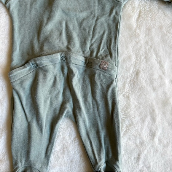 Goumi Newborn Footie Sleeper - Picture 6 of 11